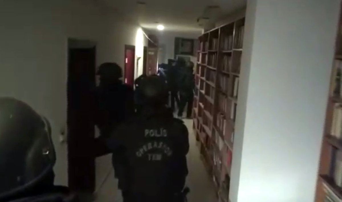 İdil Kültür Merkezi\'ne DHKP/C operasyonu: 3 gözaltı