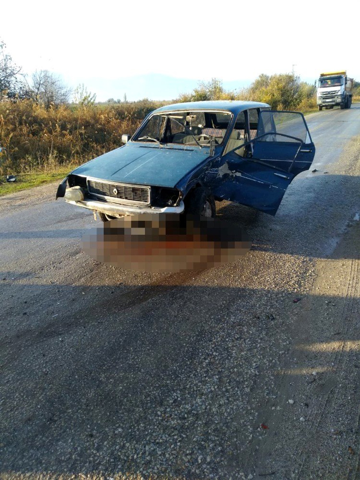 İki otomobil kafa kafaya çarpıştı: 3 yaralı