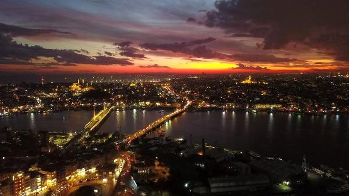 İstanbul\'da eşsiz gün batımı manzarası havadan görüntülendi