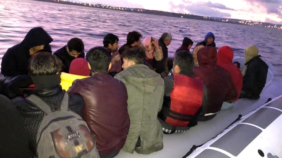 İzmir\'de 111 kaçak göçmen yakalandı