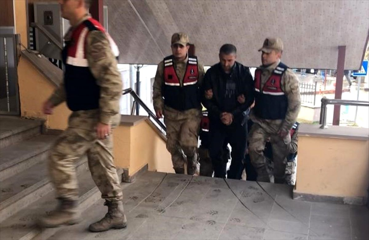 Kahramanmaraş\'ta baz istasyonlarından hırsızlık yapan 4 kişi yakalandı