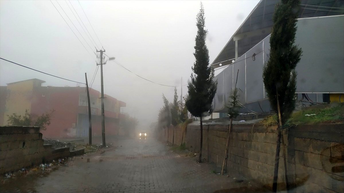 Kahta\'da yoğun sis hayatı olumsuz etkiledi