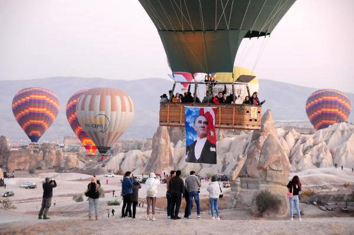 Kapadokya\'da balon turlarına yoğun ilgi