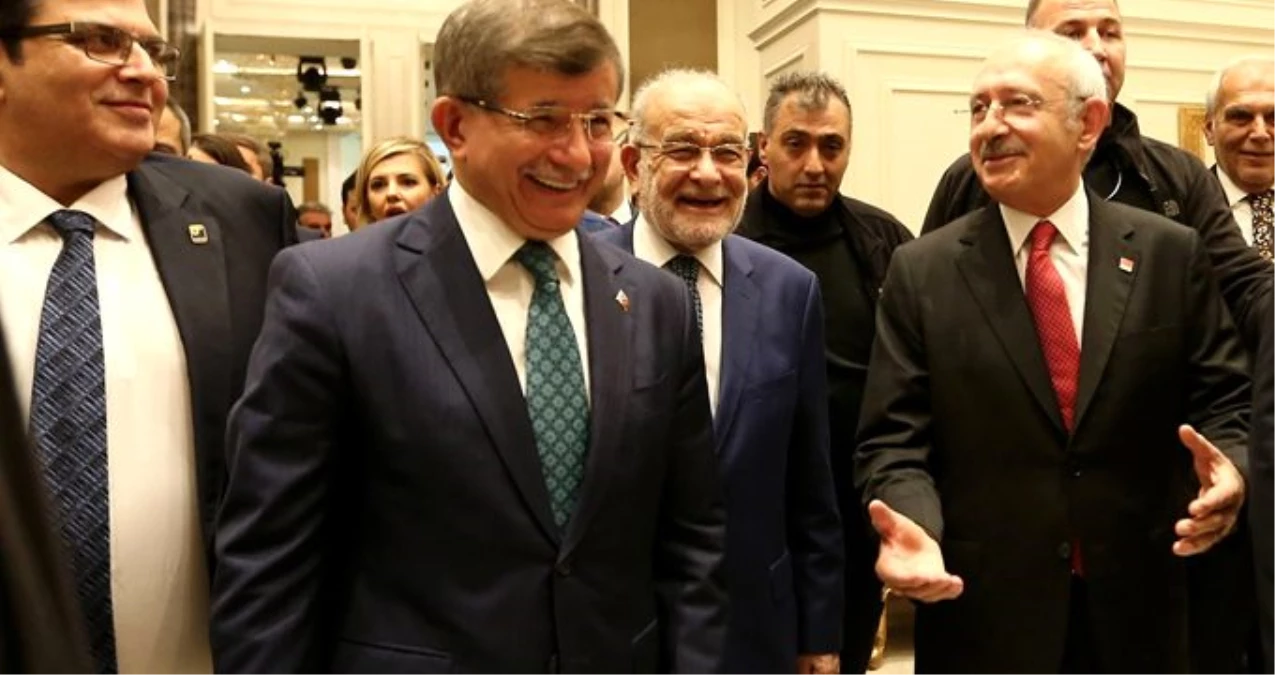 Kılıçdaroğlu, Davutoğlu\'ndan övgüyle bahsetti, Davutoğlu alkışla karşılık verdi