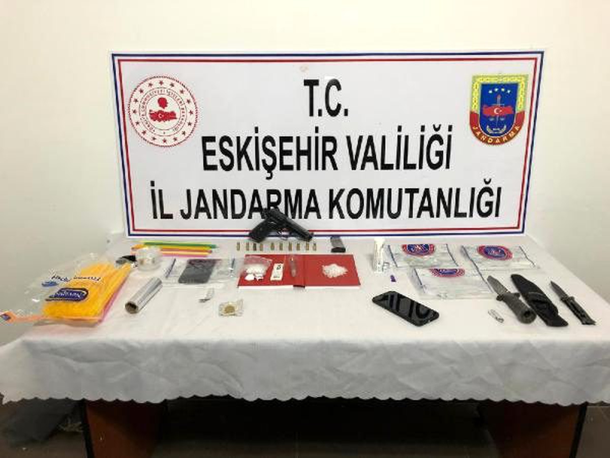 Kovalamacada durdurulan otomobilien uyuşturucu çıktı