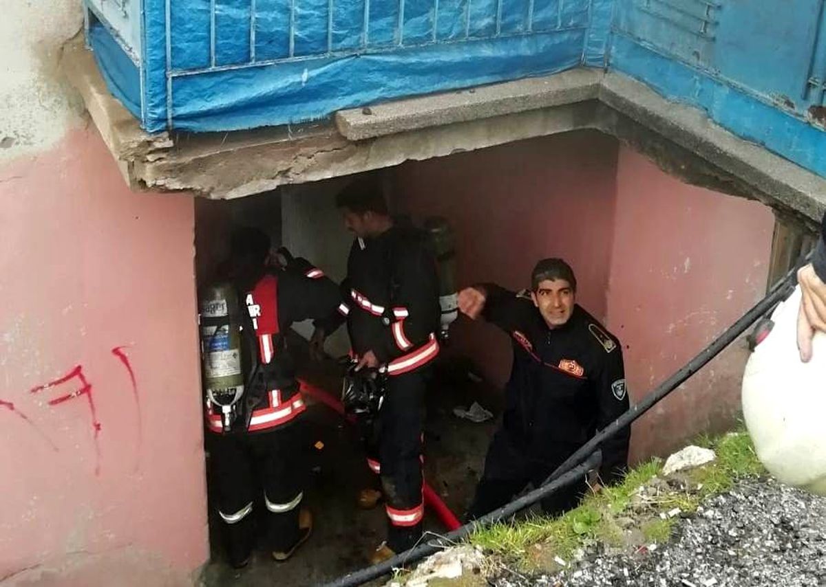 Malatya\'da ev yangını, 3 kişi dumandan etkilendi