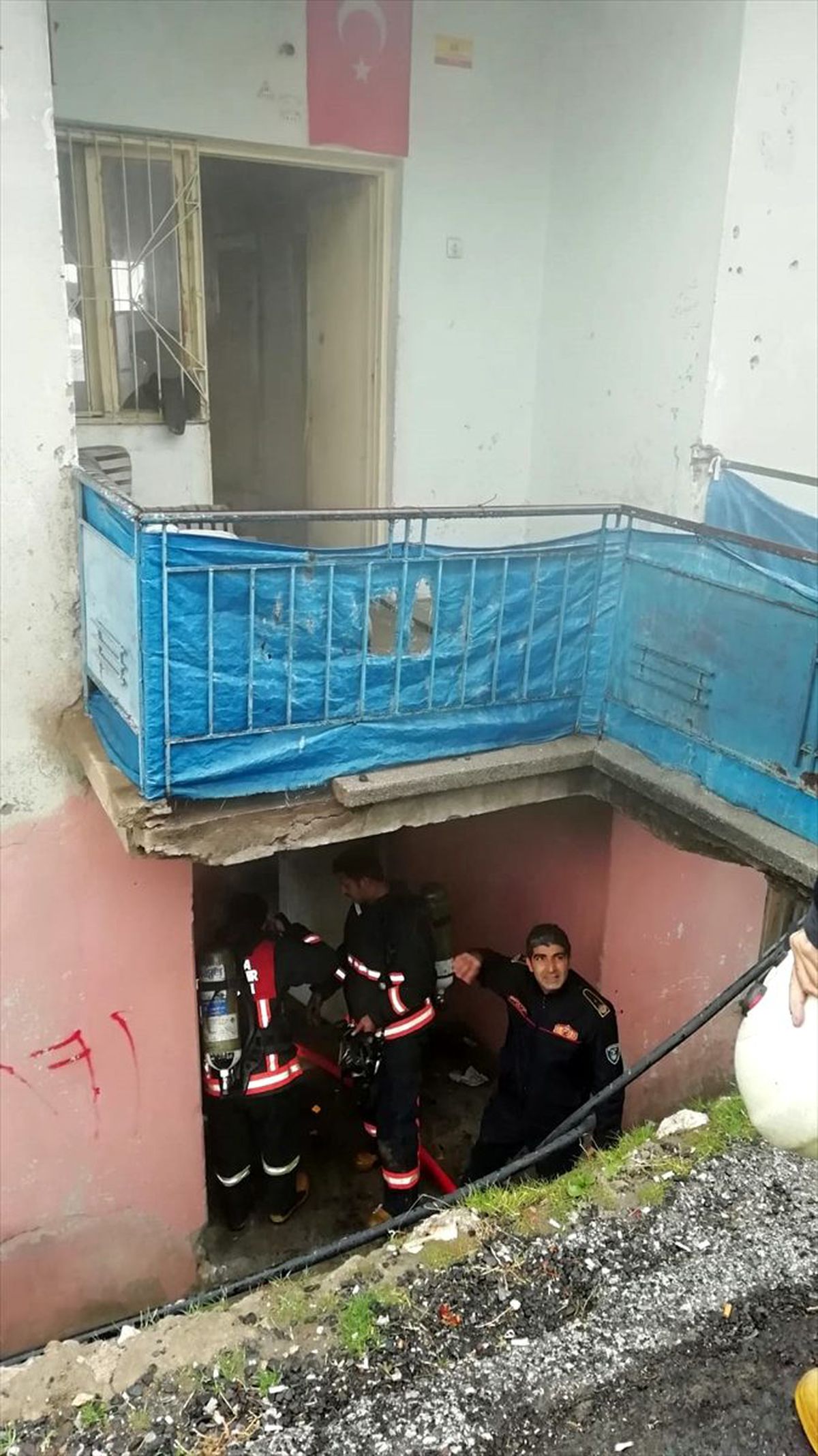 Malatya\'da yangın çıkan evde mahsur kalanları itfaiye kurtardı