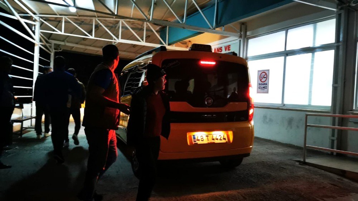 Marmaris\'te aynı firmadan yemek yiyen 40 kişi zehirlendi