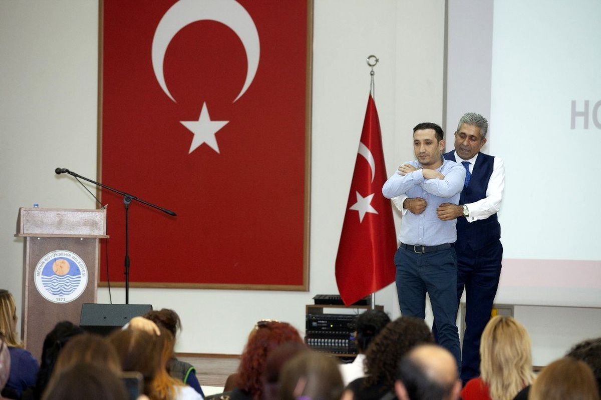 Mersin Büyükşehir personeline ilk yardım eğitimi verildi