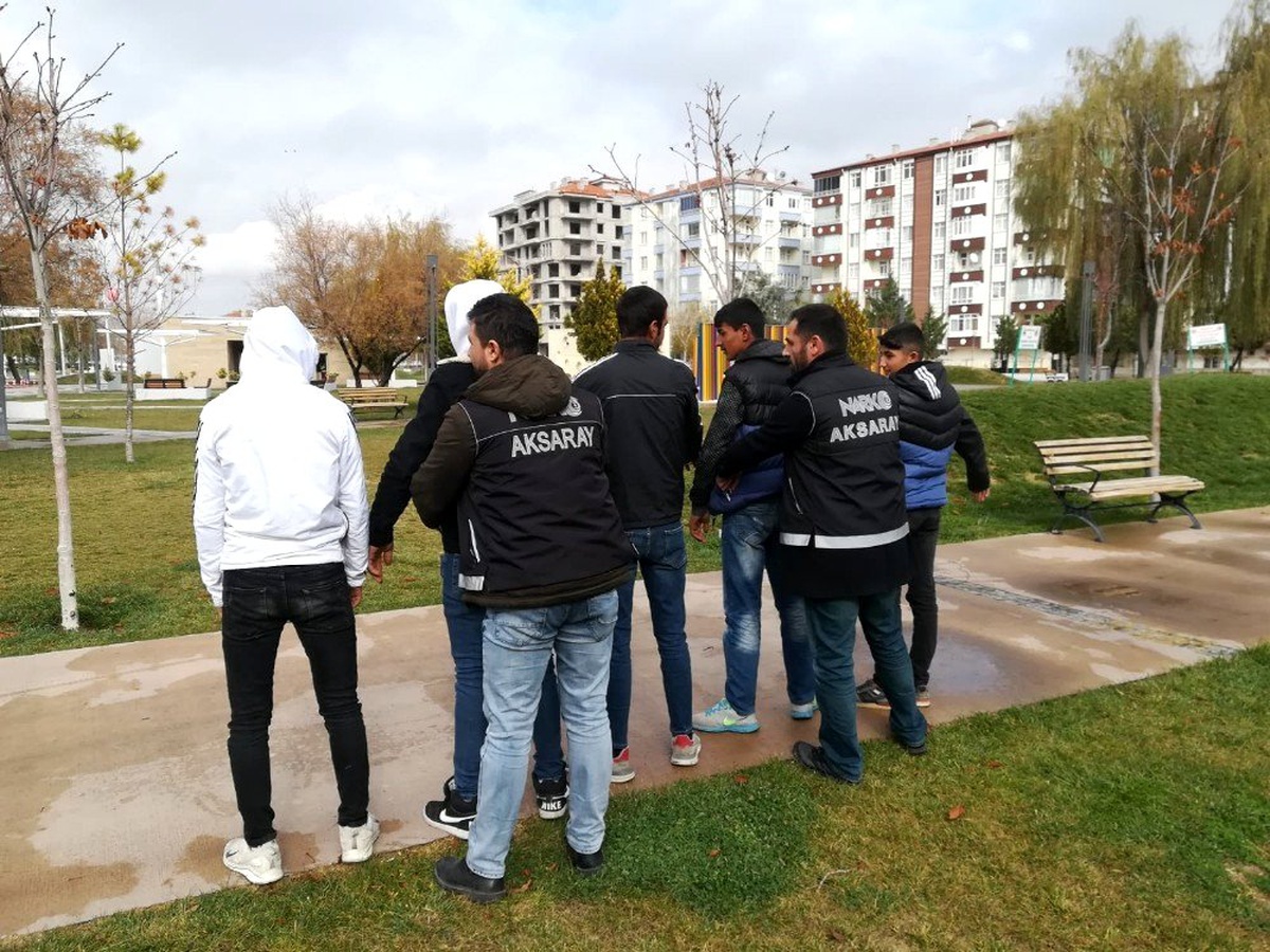 Narko Timler uyuşturucuya geçit vermiyor