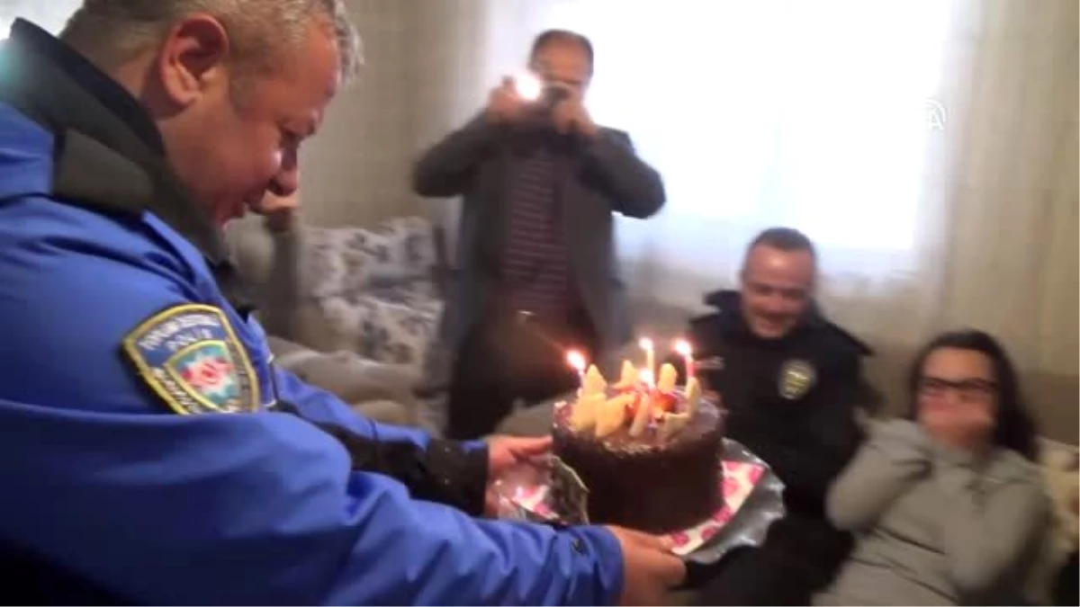 Polis engelli gence doğum günü sürprizi yaptı