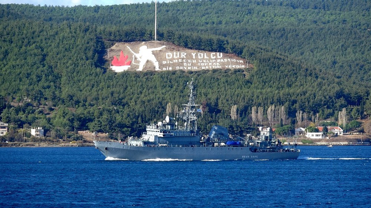 Rus keşif gemisi, Çanakkale Boğazı\'ndan geçti