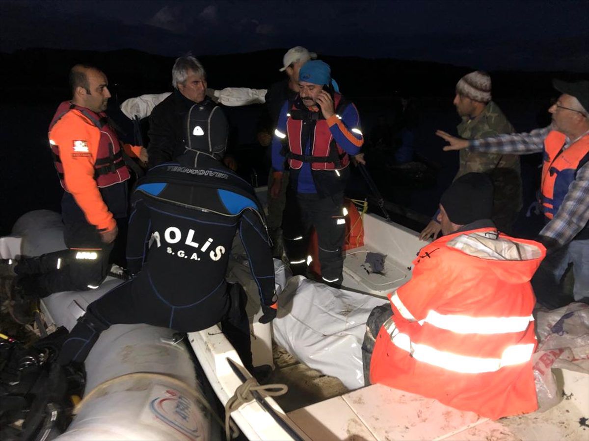 Sakarya\'da gölde kaybolan iki gençten birinin cesedi bulundu