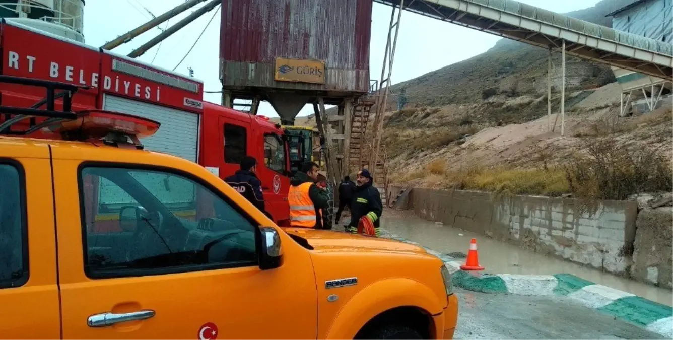 Taş kırma makinesine düşen işçi öldü