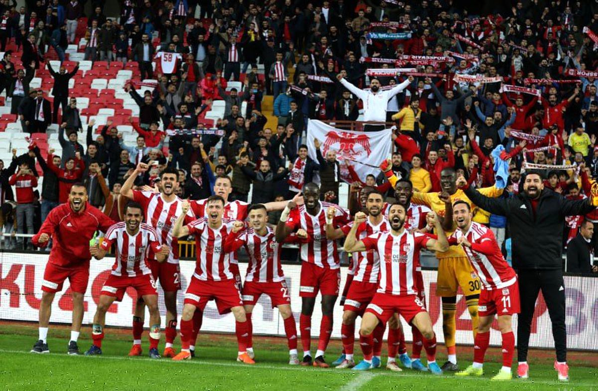 Yiğidolar\'da maç sonu büyük sevinç