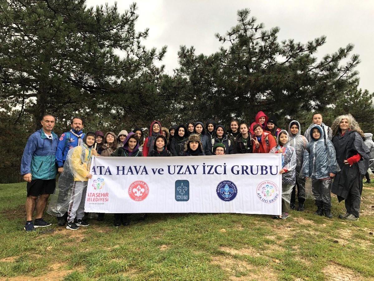 7 kilometre yürüyüp, 440 rakımda çöp topladılar