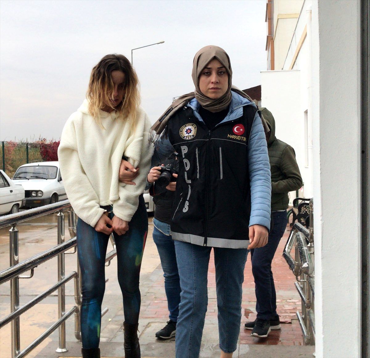 Adana\'da uyuşturucu operasyonunda yakalanan iki şüpheliden biri tutuklandı