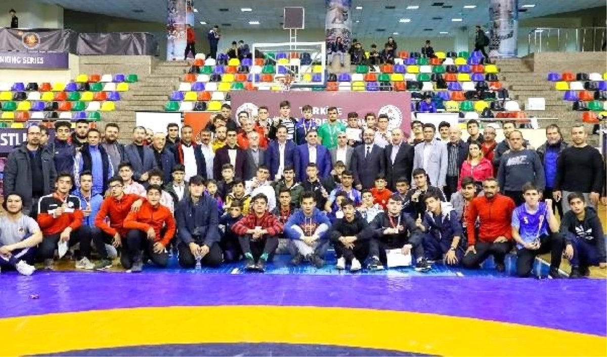Anadolu İmam Hatip Liseleri Arası Güreş Grup Müsabakaları sona erdi