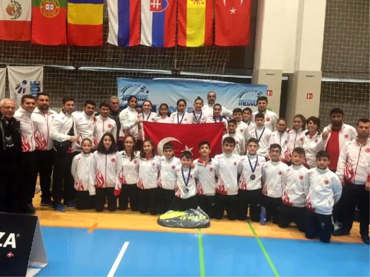 Badmintonda Türkiye\'den 7 madalya