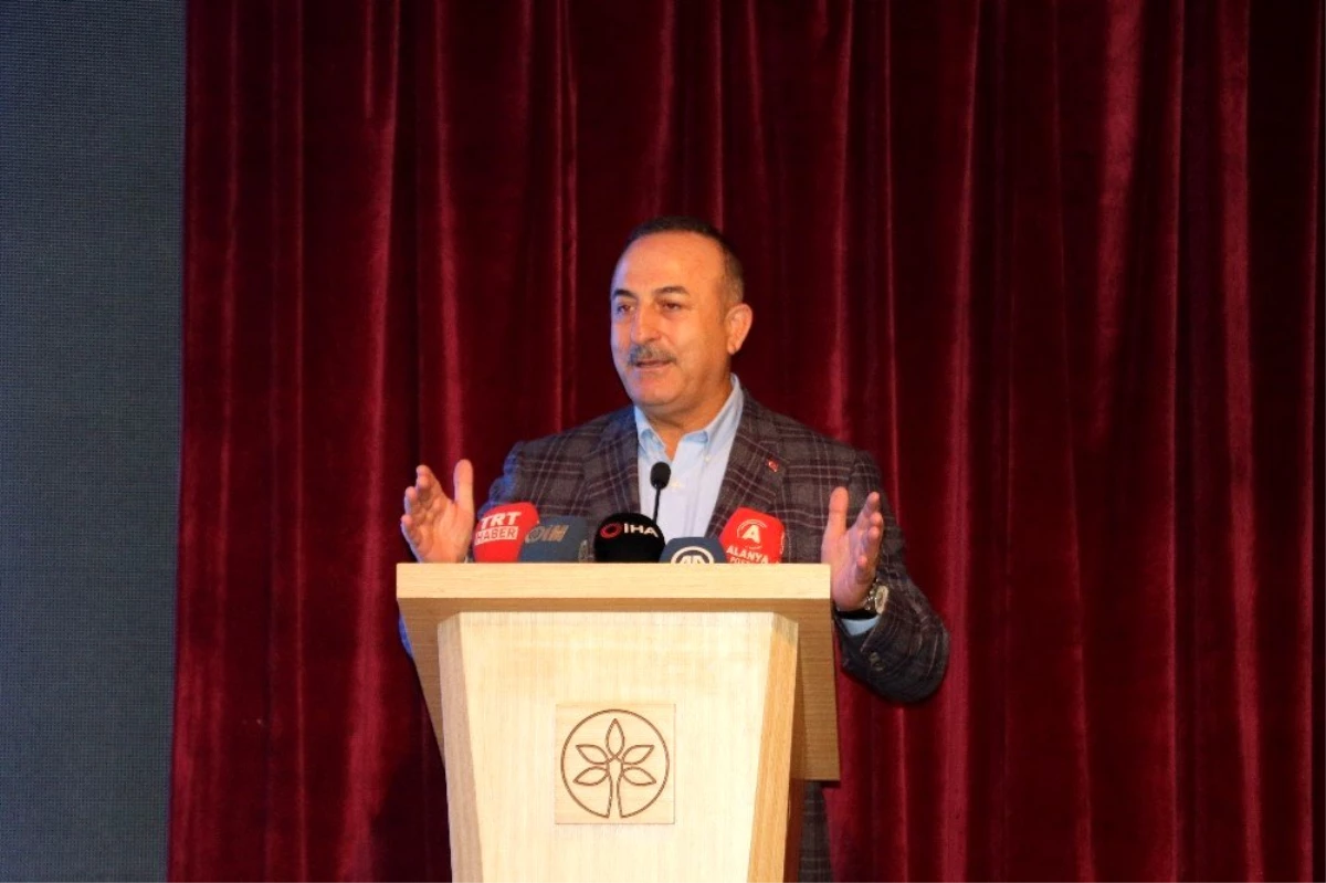 Bakan Çavuşoğlu: "Macron Sarkozy\'den beter çıktı"