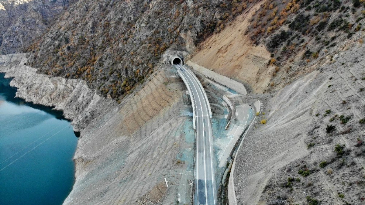 Bu ilçeye ulaşım 44 tünel 20 köprüyle sağlanıyor