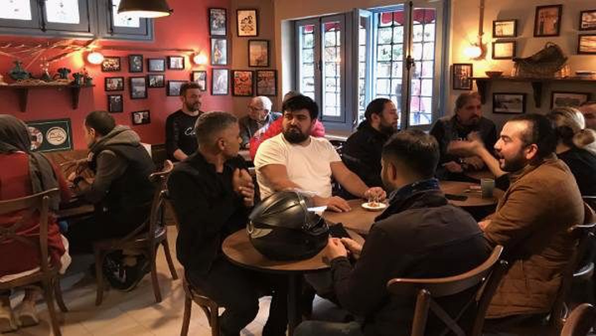 Bu kafede kahvenizi yudumlarken işaret dili öğrenebilir misiniz?