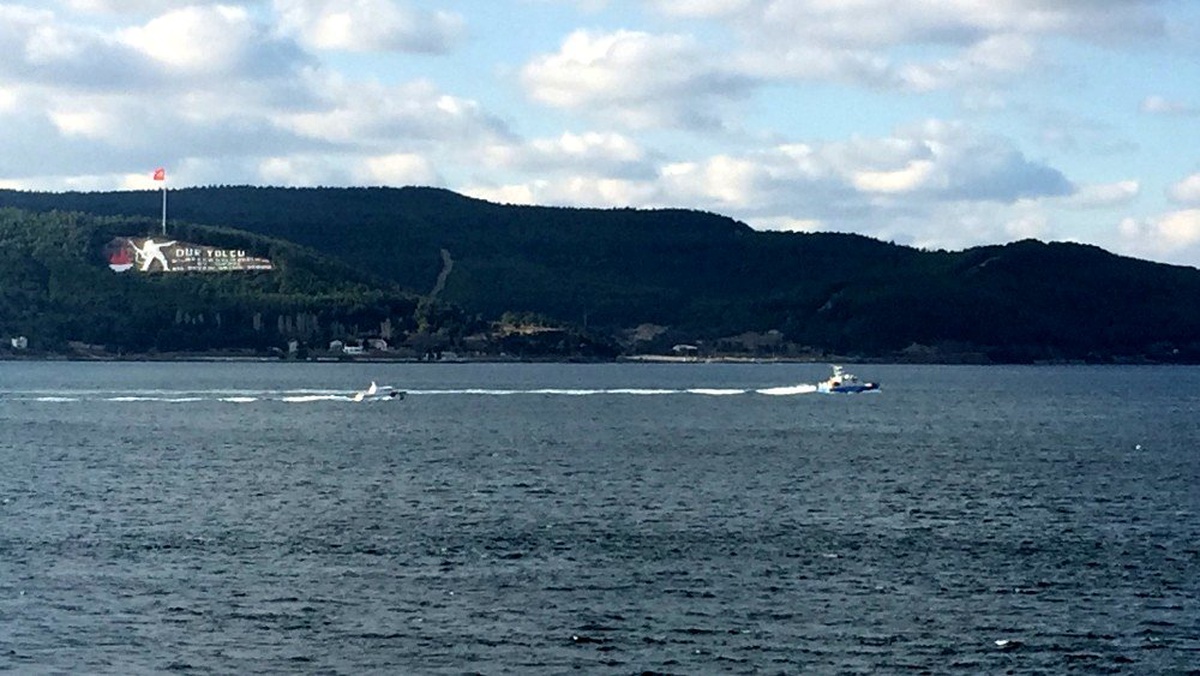 Bulgar savaş gemisi Çanakkale Boğazı\'ndan geçti