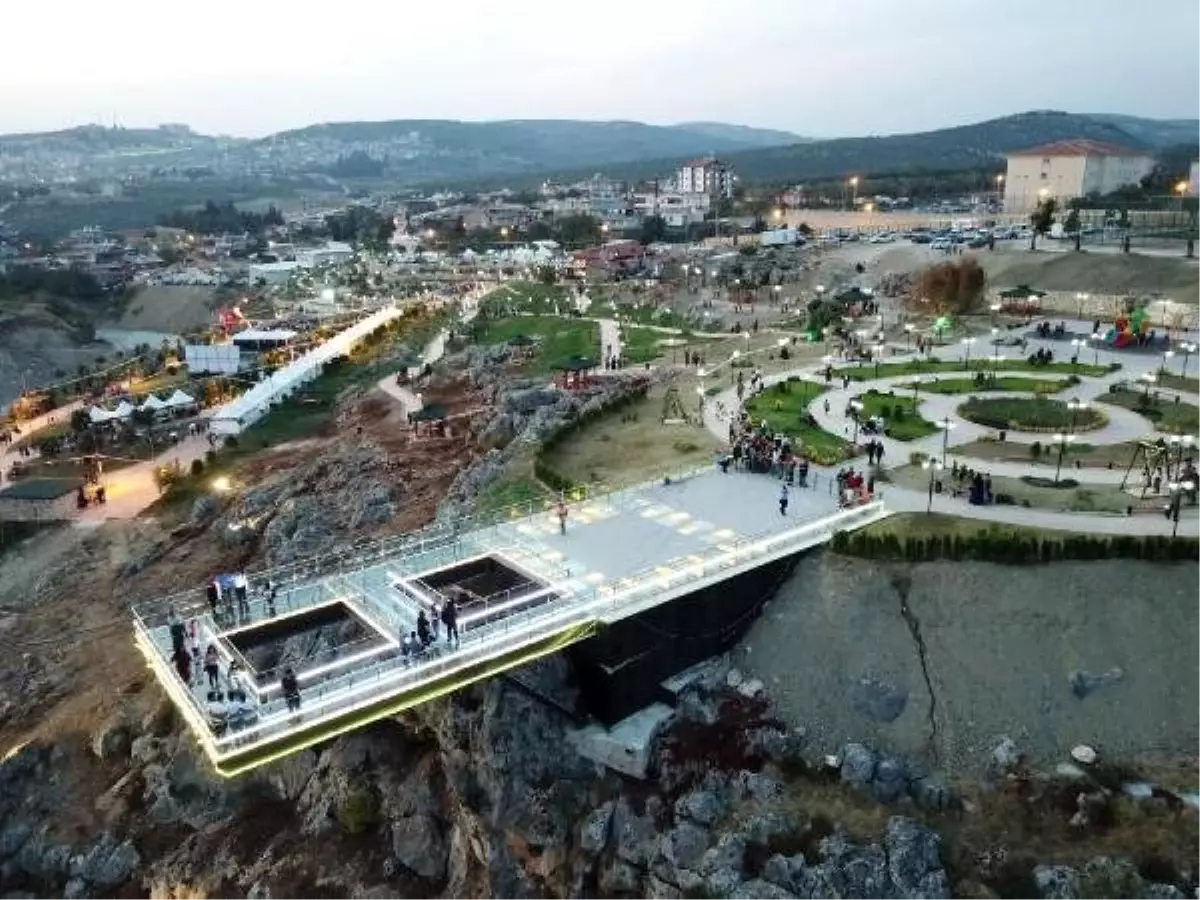 Cam terasa, turistlerden yoğun ilgi