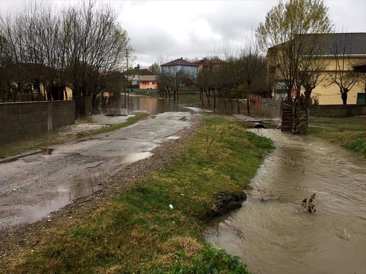 Çaycuma\'da sağanak yağış