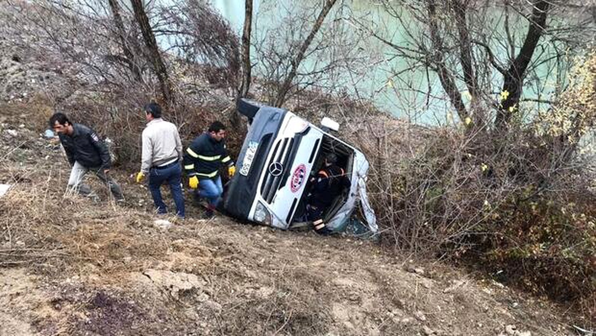 Hentbol takımı kaza yaptı! 1 ölü, 15 yaralı...
