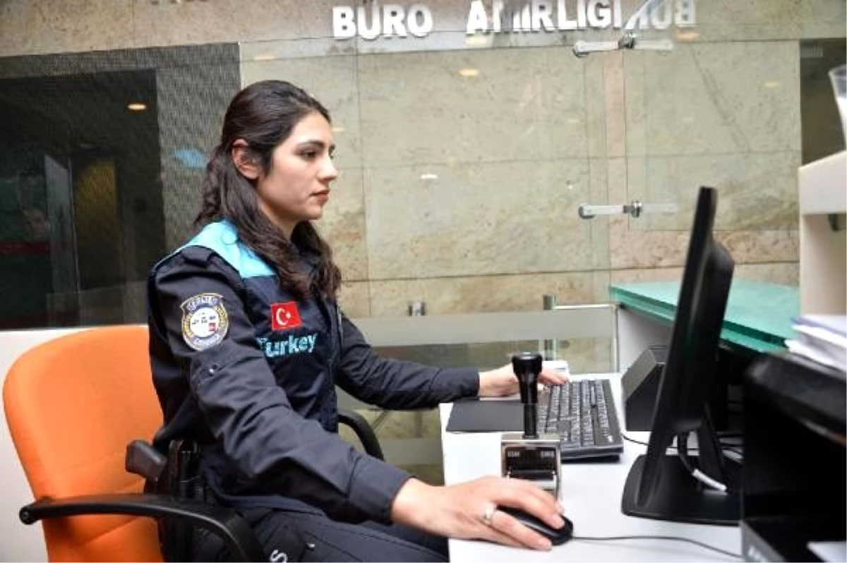 Hudut kapılarında görevli pasaport polislerinin kıyafeti değişti