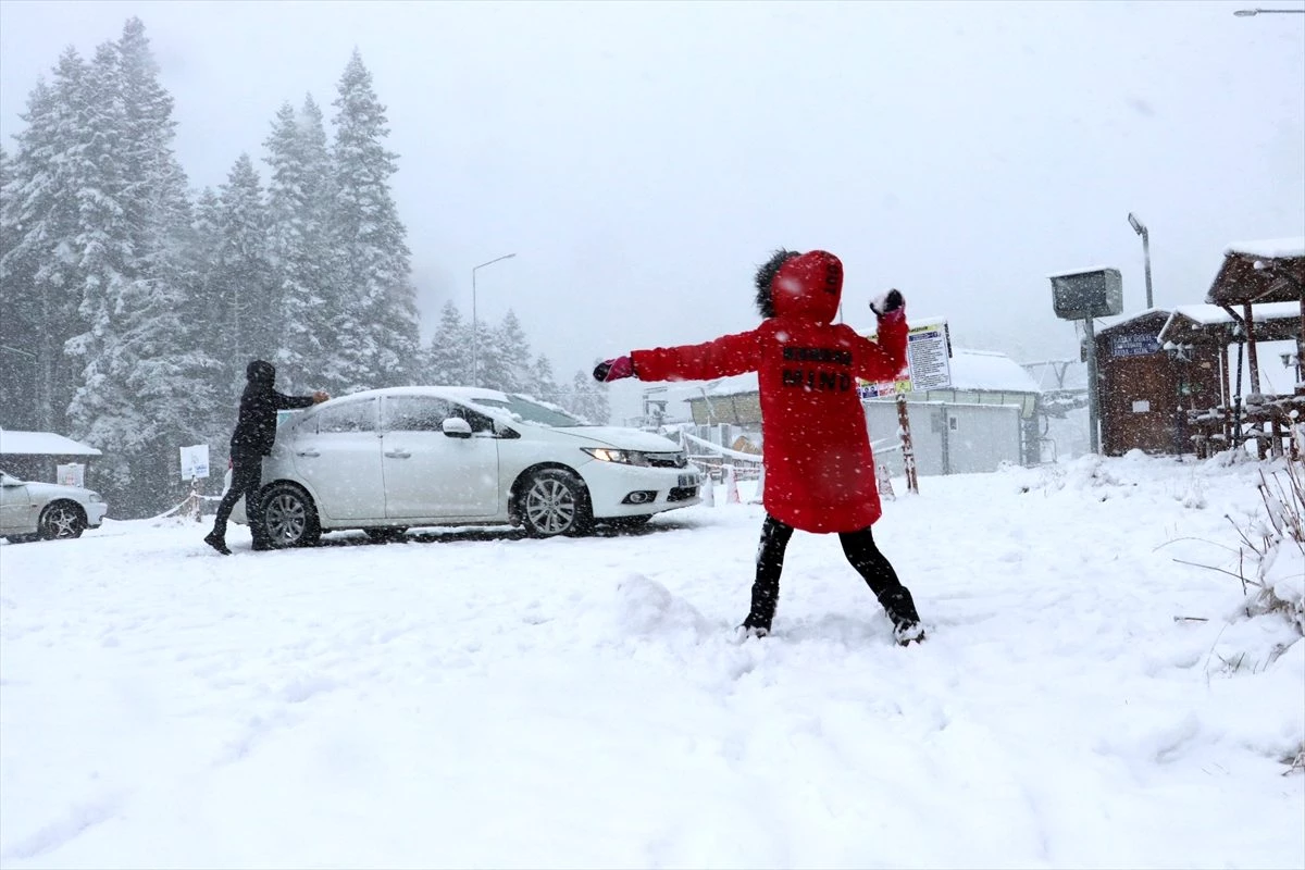 Ilgaz\'a mevsimin ilk karı yağdı