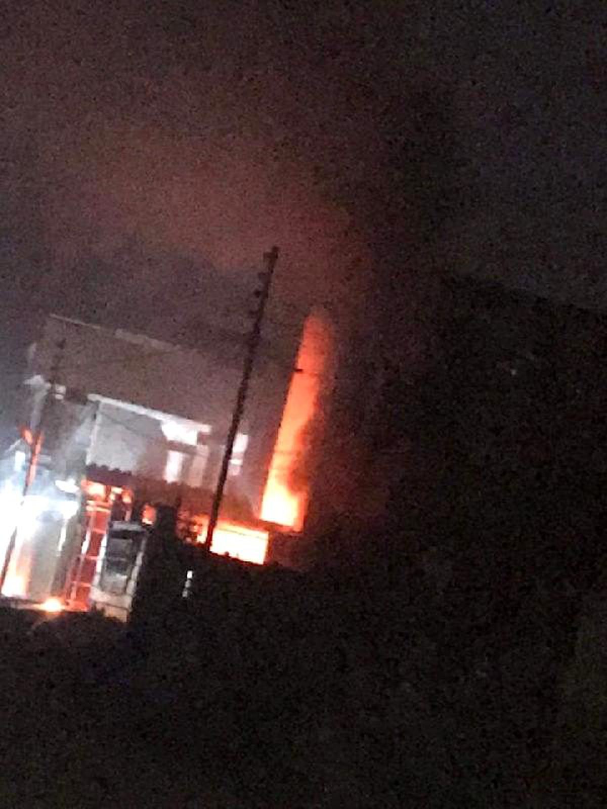 Iraklı eylemciler, Korgeneral Shammari\'nin evini kundakladı