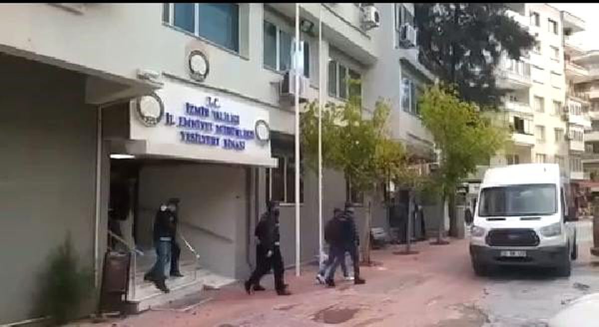 İzmir\'de eş zamanlı göçmen operasyonu