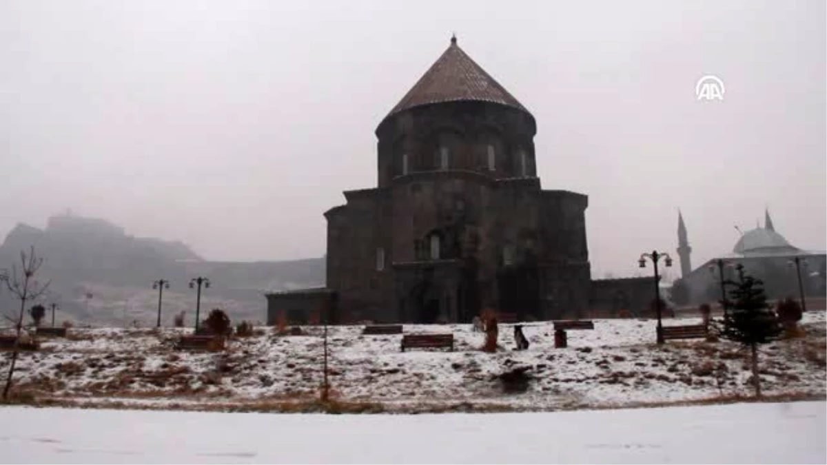 Kars kar yağışıyla beyaza büründü