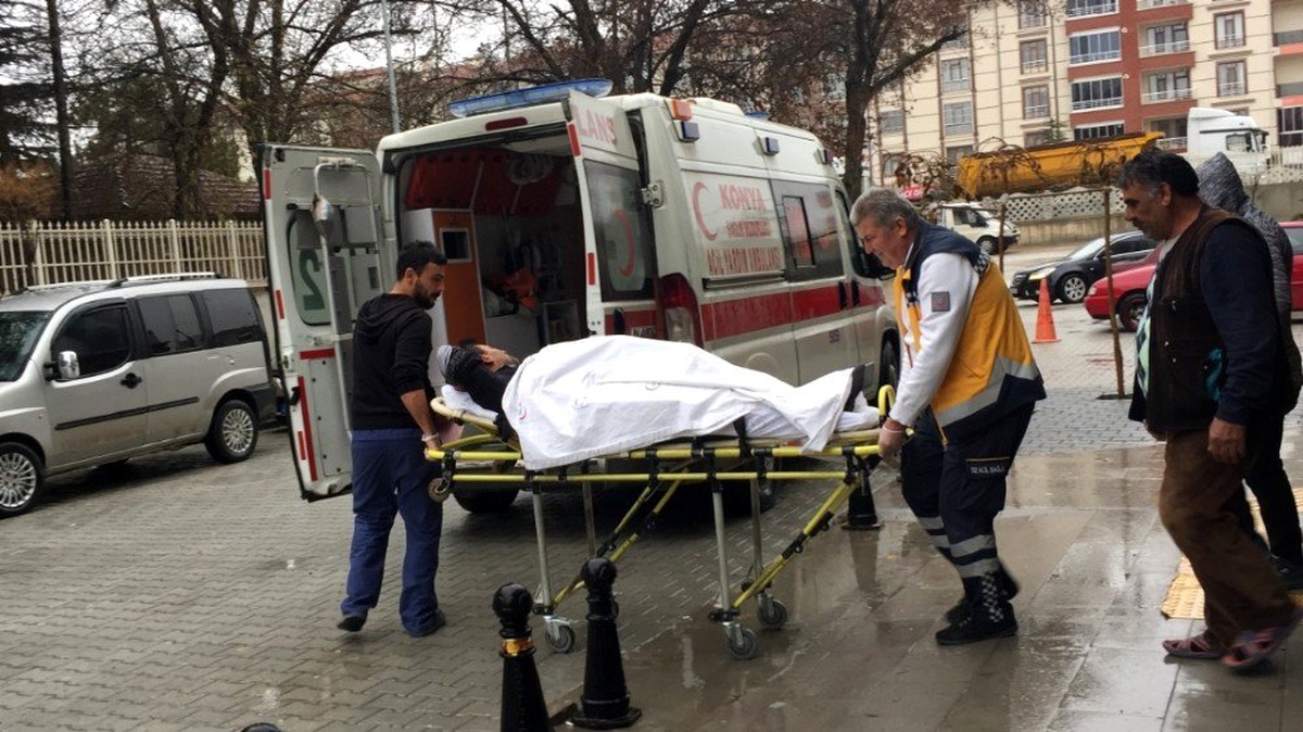 Kolunu pres makinesine kıstıran işçi hastanelik oldu