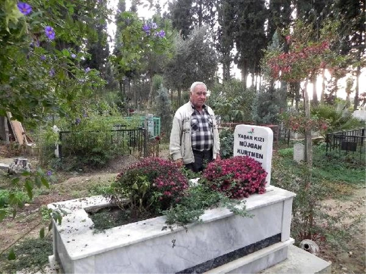 Köy mezarlığını çiçek bahçesine çevirdi