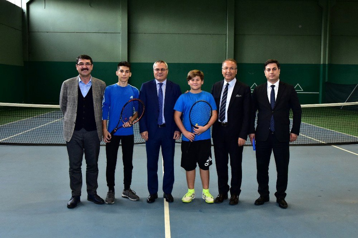 Manisa\'da tenis alt yapılmasının geliştirilmesi çalışmaları başladı