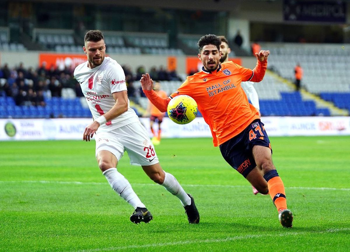 Medipol Başakşehir zirve takibini sürdürüyor