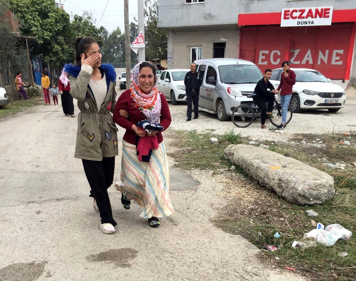 Minik kızının hiç giymediği kıyafetini cesedinin üzerine örttü
