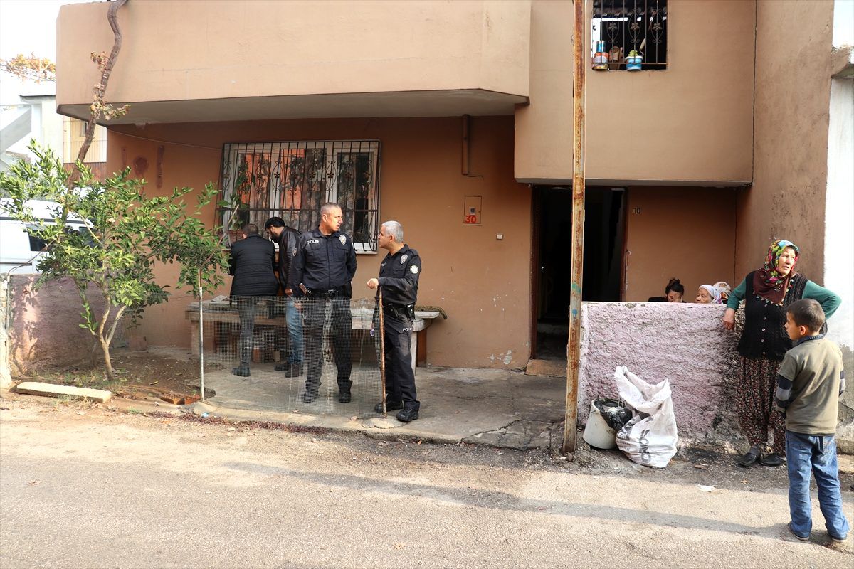 Oğluyla yaşayan kadın evinde başından darbedilmiş halde ölü bulundu