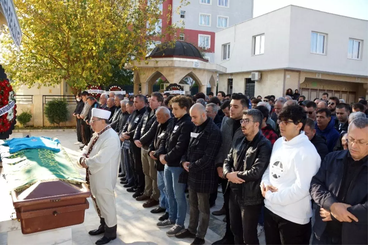 Önder öğretmen gözyaşları içinde toprağa verildi