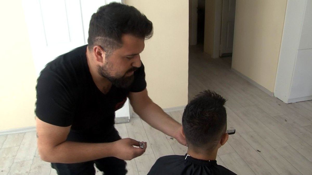 Özel çocukların \'Gönüllü\' berberleri