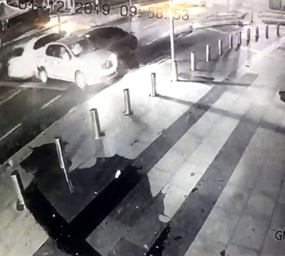 (Özel) İstanbul\'da lüks araca silahlı saldırı kamerada