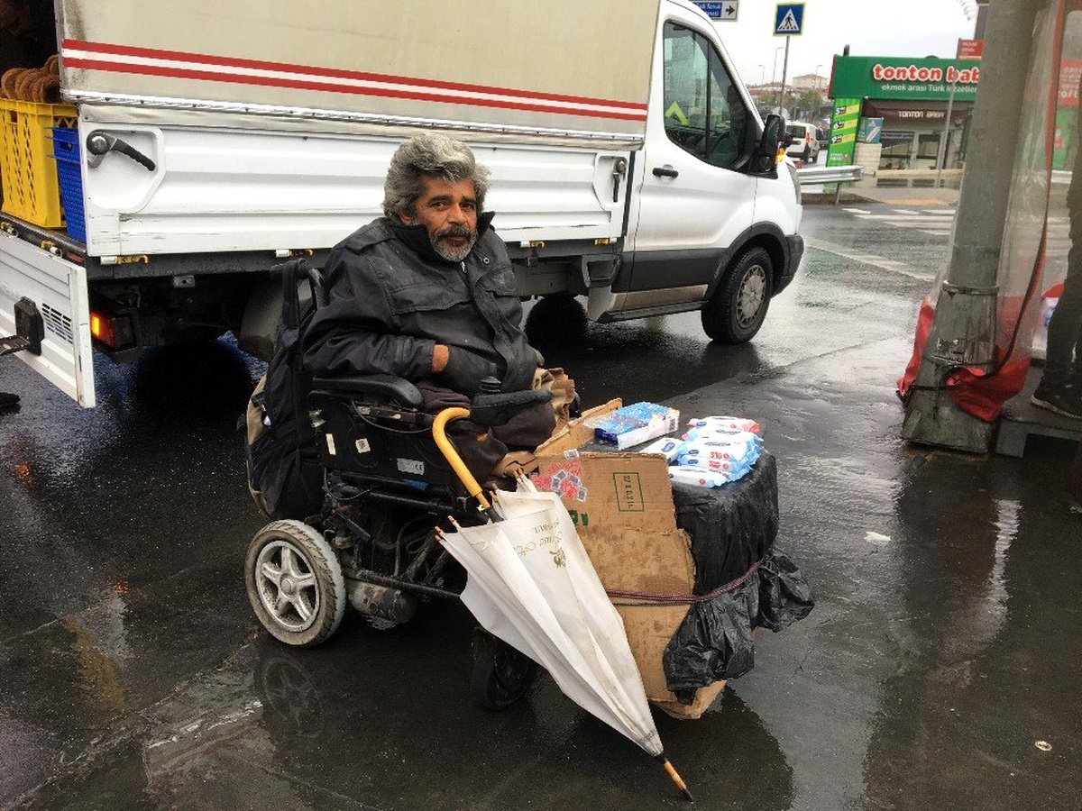 (Özel) Yağmurda ekmek mücadelesi yürekleri yaktı