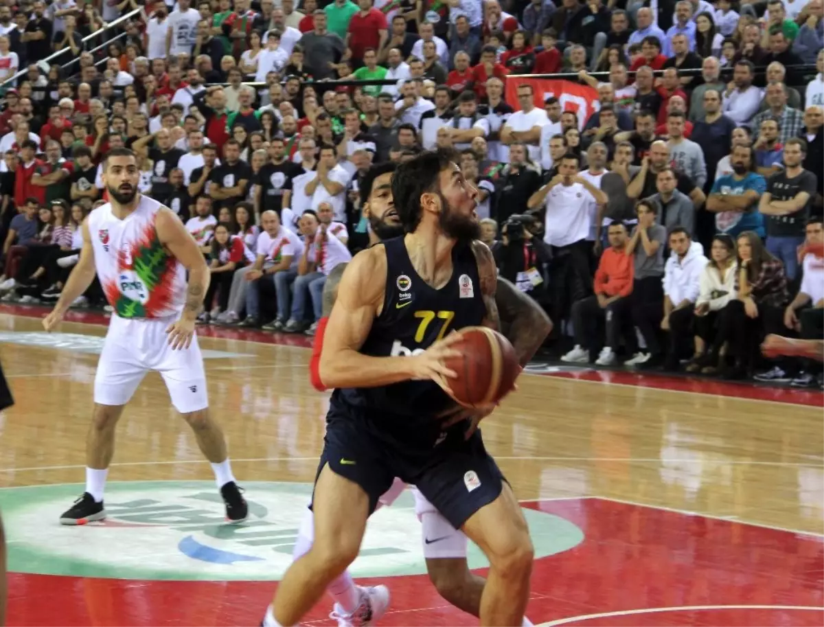 Pınar Karşıyaka, Fenerbahçe Beko\'yu 68-57 mağlup etti