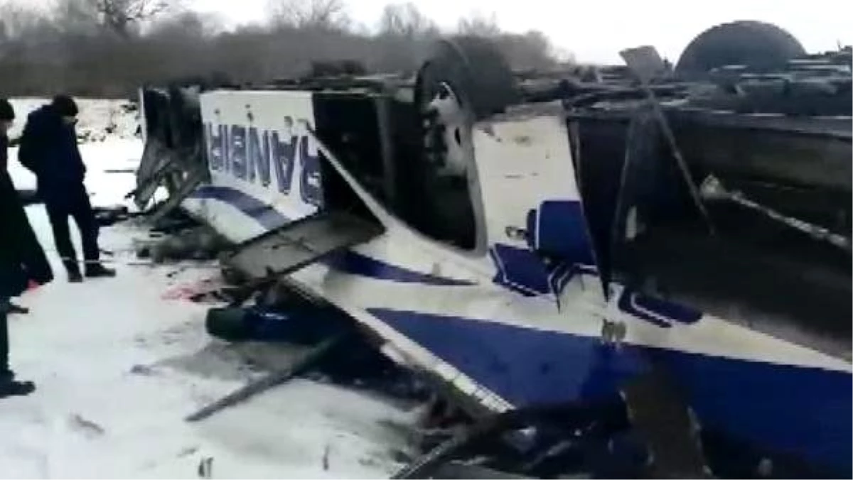 Rusya\'da yolcu otobüsü köprüden uçtu: 10 ölü, 5 yaralı
