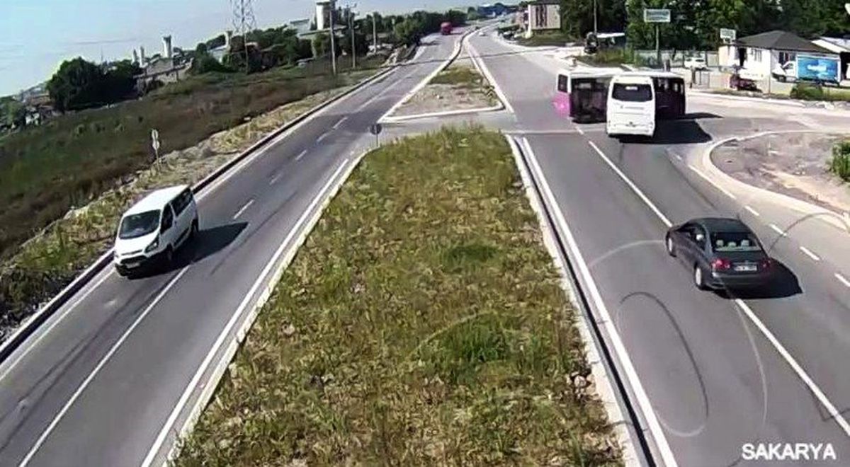 Sakarya\'da trafik kazaları kameralara yansıdı