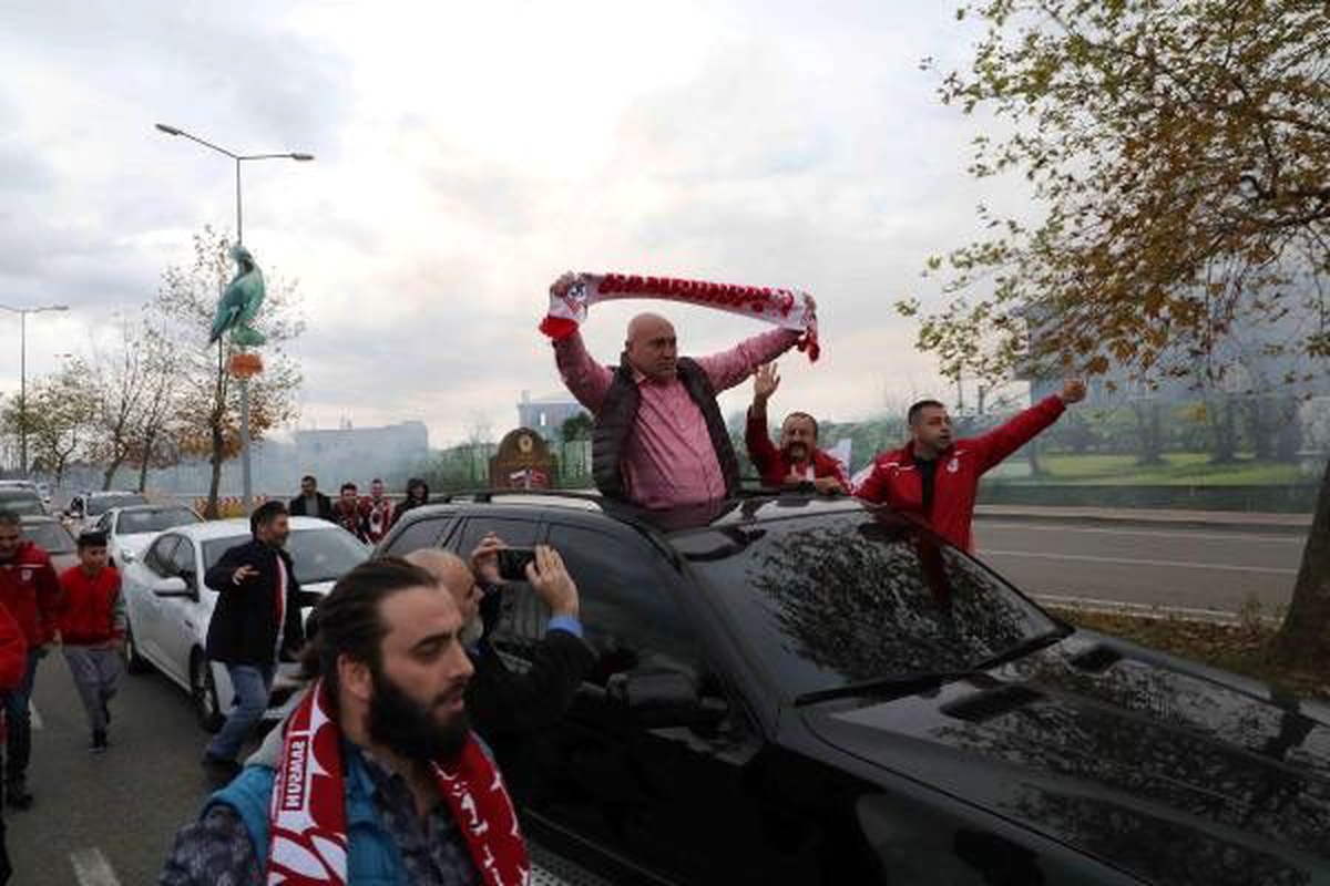 Samsunspor başkanına meşaleli karşılama