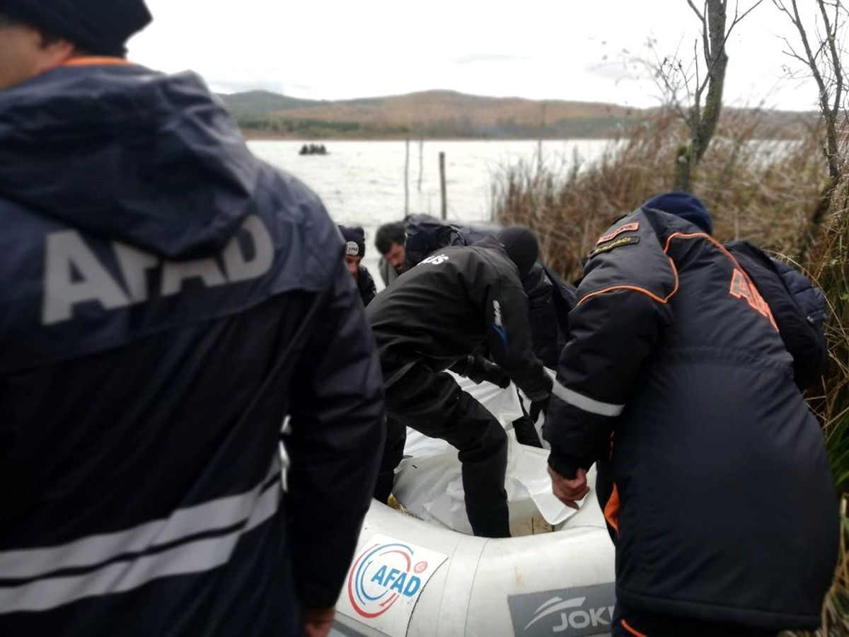 Sandallarının alabora olması sonucu göle düşen gencin cesedine ulaşıldı